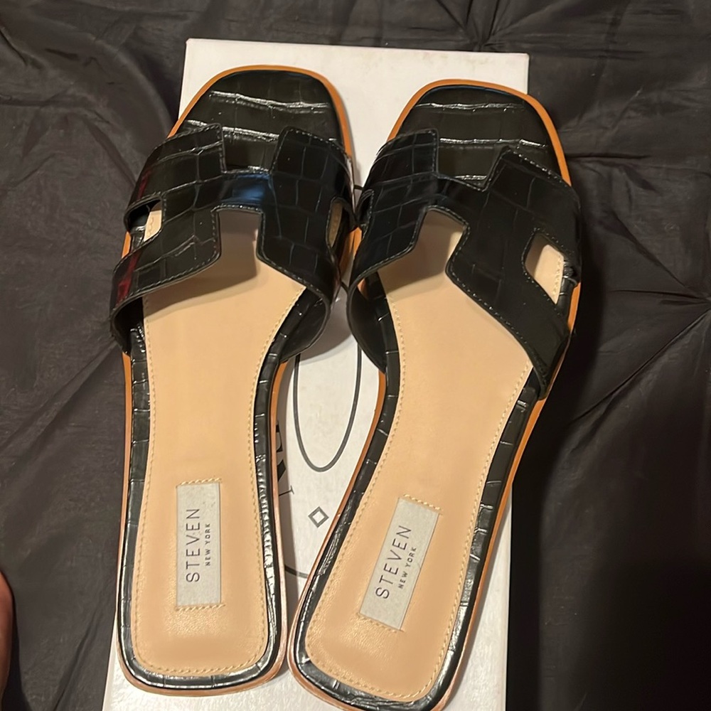 Steve Madden flat sandals